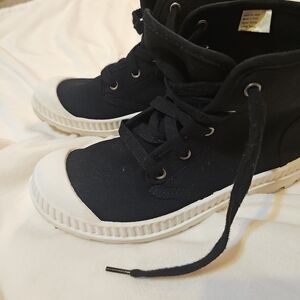 SO Black High-Top Canvas Sneakers with White Toe Cap Shoe Strings Casual. 81/2